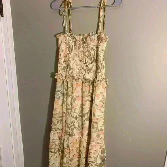 Lost + Wander Maxi Floral Flowy Dress size Medium - Picture 3 of 7
